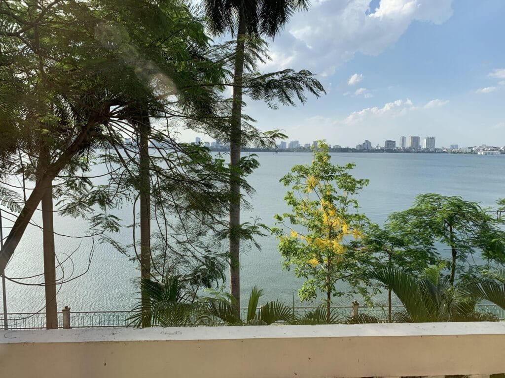 Thuê nhà view trực diện Hồ Tây thue-nha-tay-ho-7
