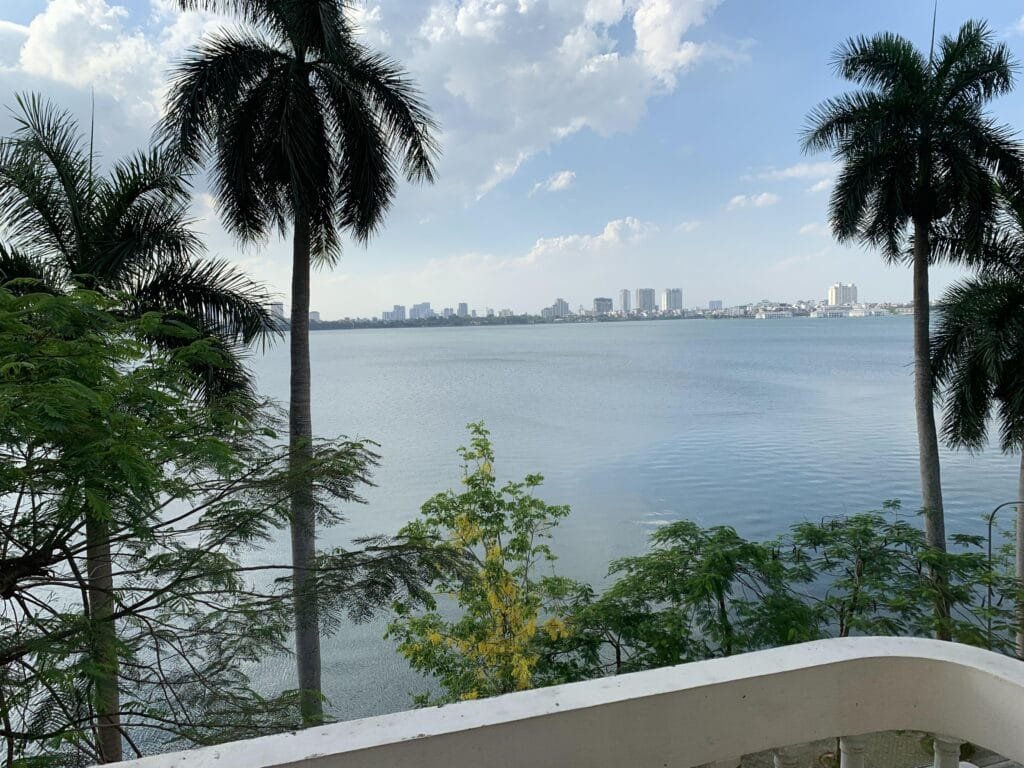 Thuê nhà đẳng cấp view Hồ Tây, để ở hoặc kinh doanh làm văn phòng thue-nha-mat-ho-tay